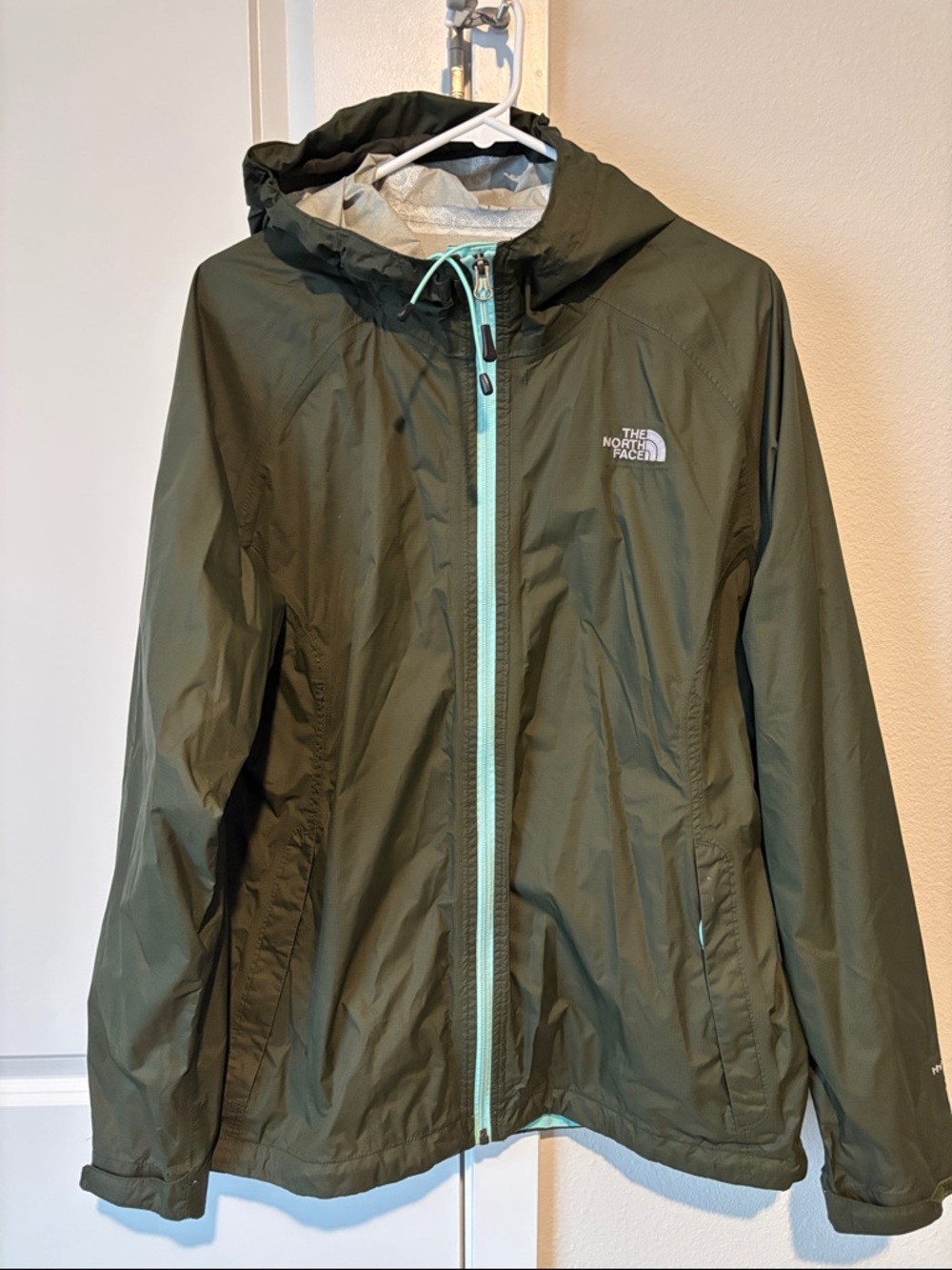 North Face Women's Olive Green Hooded waterproof Shell w Mint blue zippers.